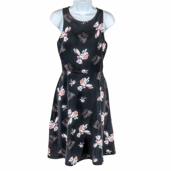 Banana Republic Dresses & Skirts - Banana Republic floral dress